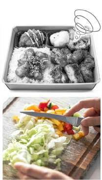 お肉中心のお弁当（モノクロ写真）とカラフルな野菜を切る様子